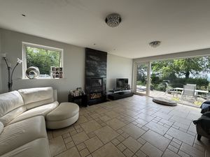 LOUNGE- click for photo gallery